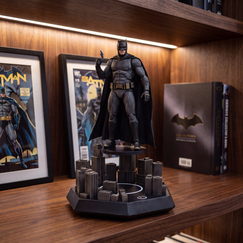 Batman™ Magnetic Levitation Gotham Display – Collector Edition